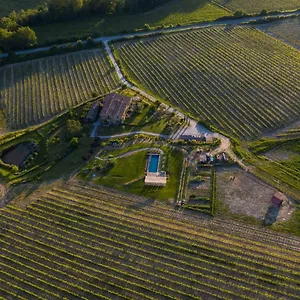  Landhaus Follonico 4-Suite B&B